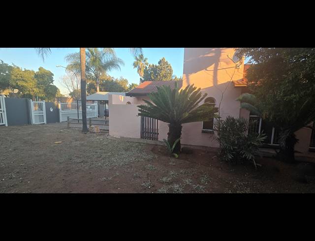 4 BEDROOM FREESTANDING FOR SALE IN FAUNA PARK